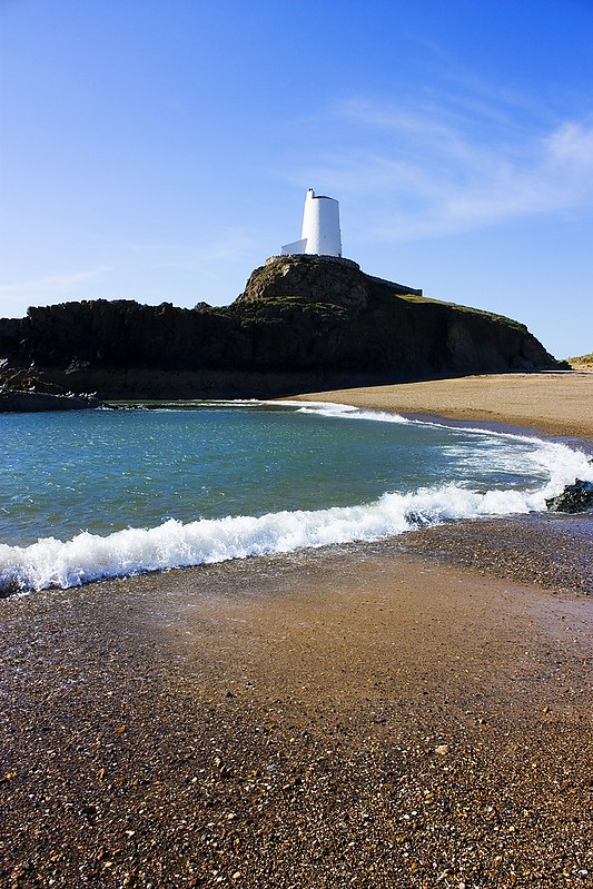 Llanddwyn Island lighthouse
Author of the photo: [url=https://www.flickr.com/photos/34919326@N00/]Fin Wright[/url]
Keywords: Wales;United Kingdom;Irish sea;Anglesey