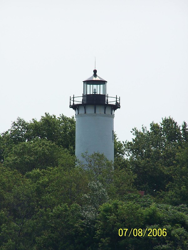 Massachusetts / Long Island Head lighthouse
Author of the photo: [url=https://www.flickr.com/photos/bobindrums/]Robert English[/url]
Keywords: United States;Massachusetts;Atlantic ocean;Boston