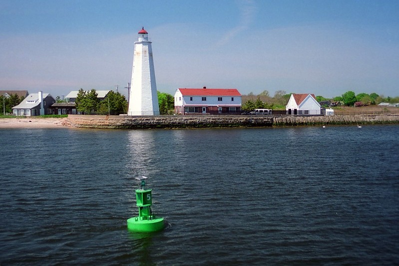 Connecticut / Lynde Point lighthouse
Saybrook Inner
Author of the photo: [url=https://jeremydentremont.smugmug.com/]nelights[/url]

Keywords: Connecticut;United States;Atlantic ocean;Long Island Sound