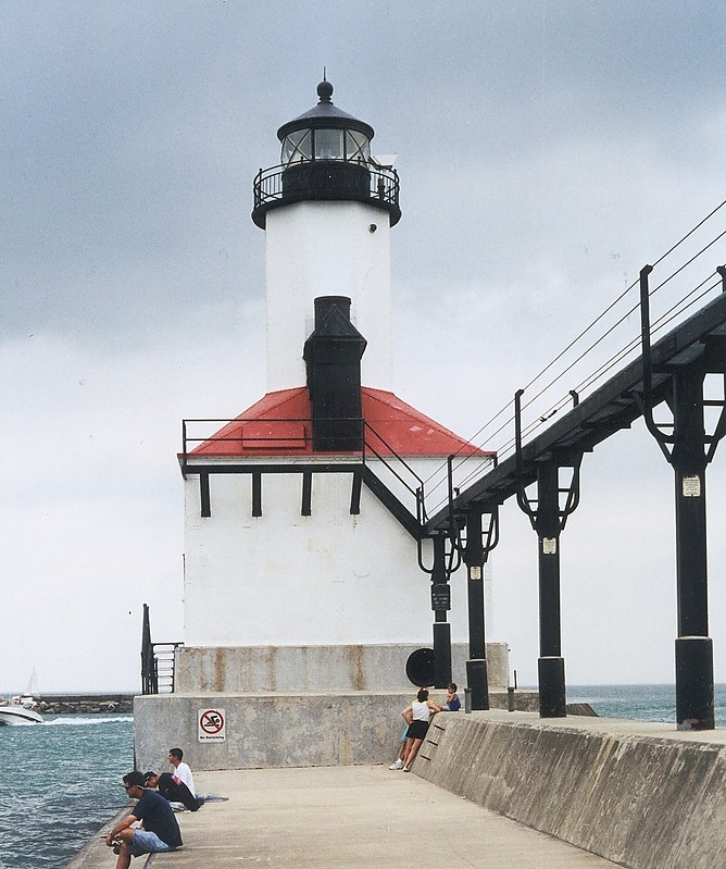 Indiana / Michigan City / East Pierhead lighthouse
Author of the photo: [url=https://www.flickr.com/photos/larrymyhre/]Larry Myhre[/url]

Keywords: Indiana;Lake Michigan;United States;Michigan city