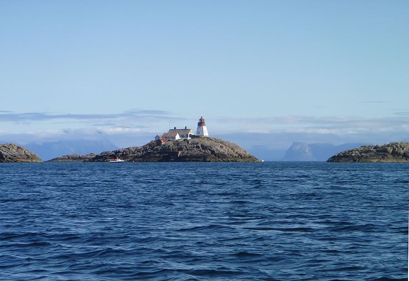 Moholmen lighthouse
Author of the photo: Grigory Shmerling

Keywords: Lofoten;Vestfjord;Norway;Norwegian sea;Norwegian sea