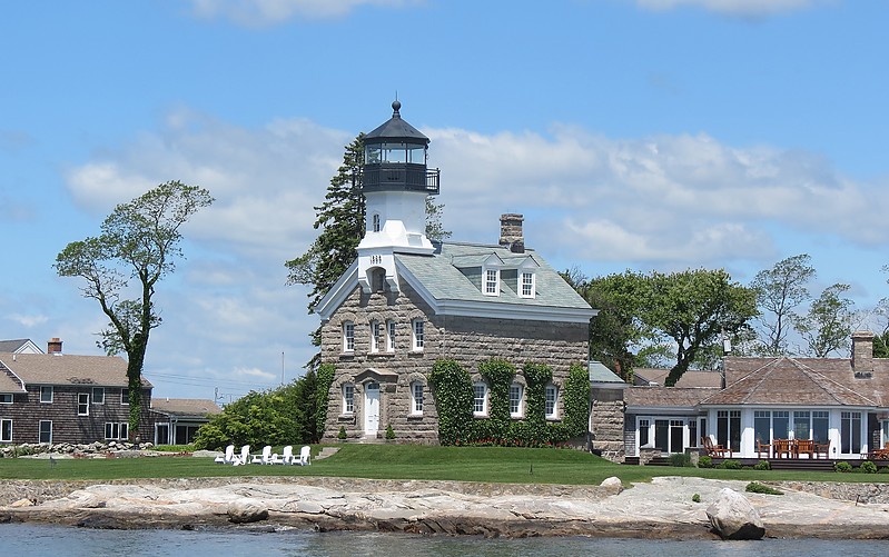 Connecticut / Morgan Point lighthouse
Author of the photo: [url=https://www.flickr.com/photos/21475135@N05/]Karl Agre[/url]

Keywords: Long Island Sound;Connecticut;United States