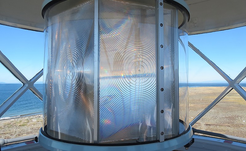 Washington / New Dungeness lighthouse - lamp
Author of the photo: [url=https://www.flickr.com/photos/21475135@N05/]Karl Agre[/url]

Keywords: Strait of Juan de Fuca;Washington;United States;Lamp