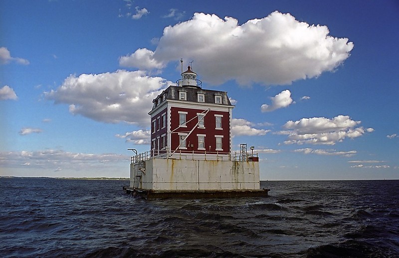 Connecticut / New London Ledge lighthouse
Author of the photo: [url=https://jeremydentremont.smugmug.com/]nelights[/url]

Keywords: Connecticut;United States;Atlantic ocean;Offshore