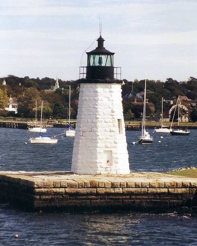 Rhode Island / Newport / Goat Island lighthouse
AKA Newport Harbor lighthouse 
Author of the photo: [url=https://www.flickr.com/photos/larrymyhre/]Larry Myhre[/url]

Keywords: Newport;Rhode Island;United States