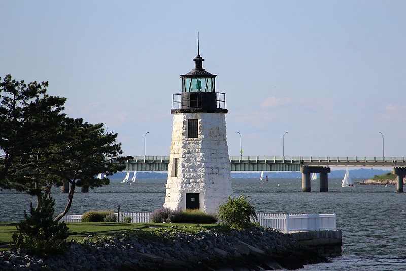 Rhode Island / Newport / Goat Island lighthouse
AKA Newport Harbor lighthouse
Author of the photo: [url=http://www.flickr.com/photos/21953562@N07/]C. Hanchey[/url]
Keywords: Newport;Rhode Island;United States