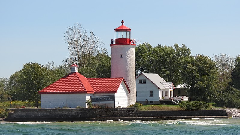 Saint Lawrence river / Simcoe Island / Nine Mile Point lighthouse
Author of the photo: [url=https://www.flickr.com/photos/21475135@N05/]Karl Agre[/url]
Keywords: Saint Lawrence river;Canada