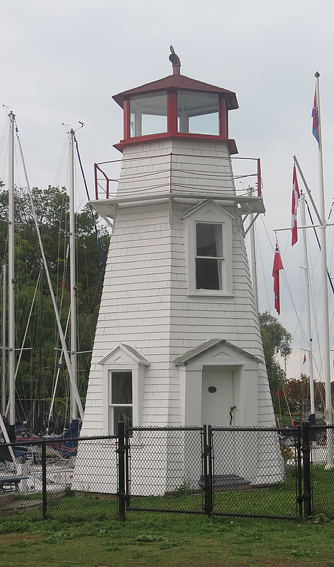 Oakville Lighthouse
Author of the photo: [url=https://www.flickr.com/photos/21475135@N05/]Karl Agre[/url]
Keywords: Oakville;Lake Ontario;Canada