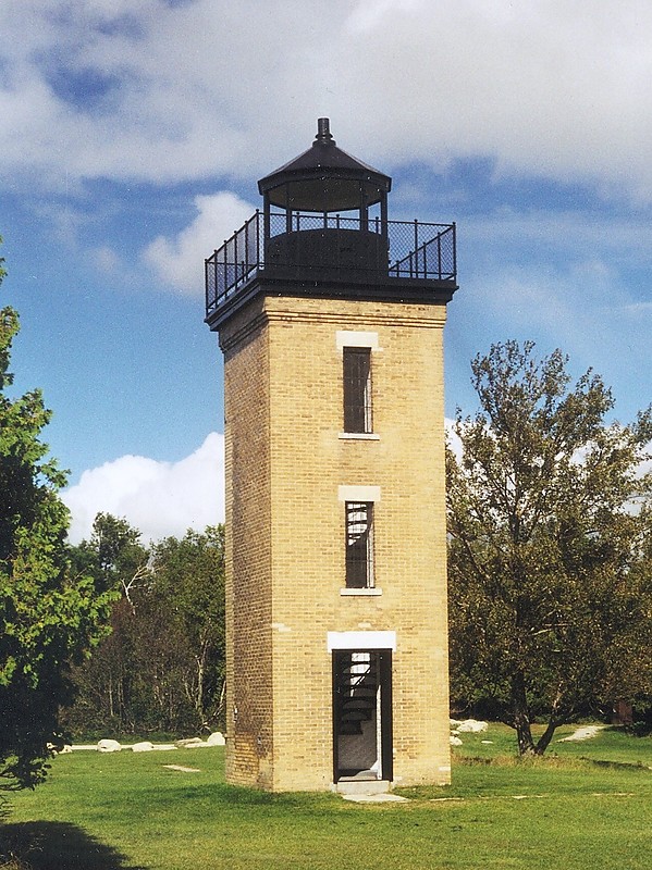 Michigan / Point Peninsula lighthouse
Author of the photo: [url=https://www.flickr.com/photos/larrymyhre/]Larry Myhre[/url]

Keywords: Michigan;United States;Lake Michigan