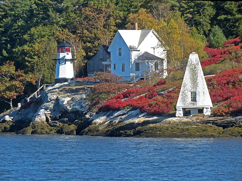 Maine / Perkins Island lighthouse
Author of the photo: [url=https://www.flickr.com/photos/21475135@N05/]Karl Agre[/url]
Keywords: Maine;United States;Kennebec river