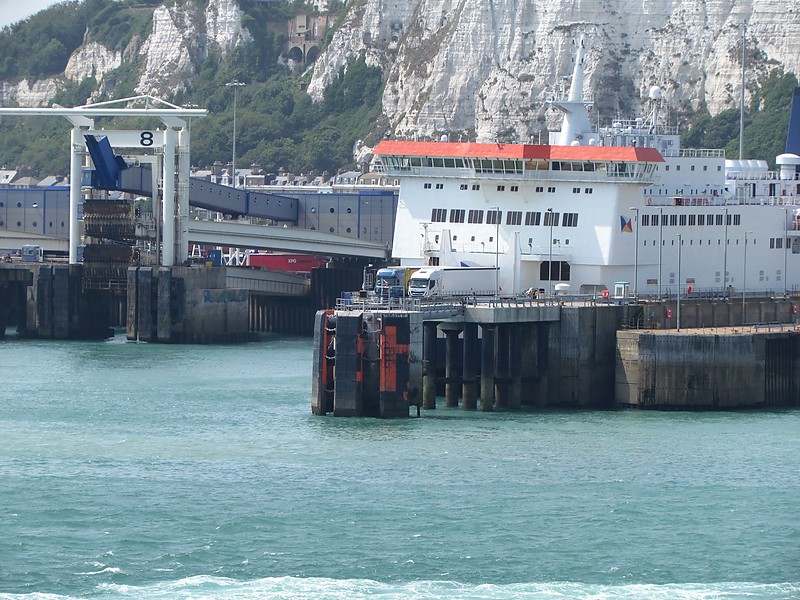 Dover / Pier D/E light
Keywords: Dover;England;United Kingdom;English Channel