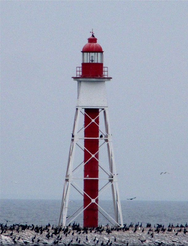 Ontario / Pigeon Island lighthouse
Author of the photo: [url=https://www.flickr.com/photos/bobindrums/]Robert English[/url]
Keywords: Ontario;Lake Ontario;Canada
