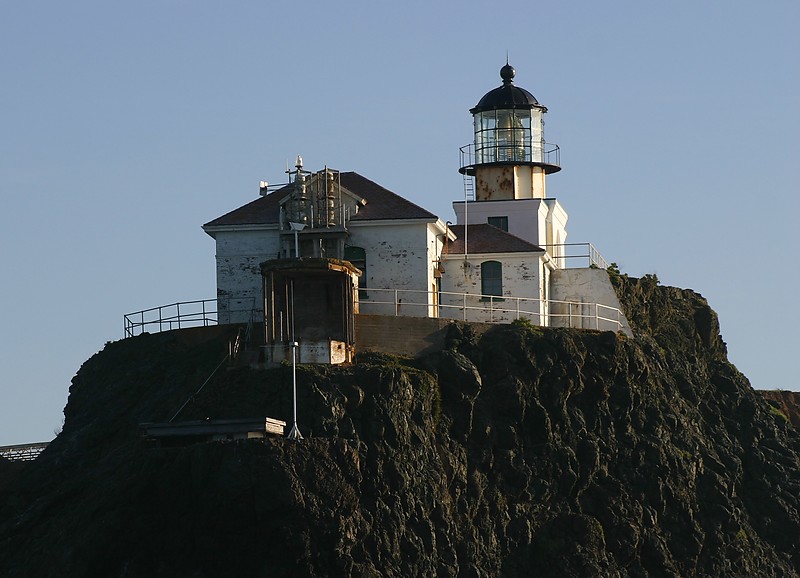 California / Point Bonita lighthouse
Author of the photo: [url=https://www.flickr.com/photos/31291809@N05/]Will[/url]

Keywords: United States;Pacific ocean;California;San Francisco