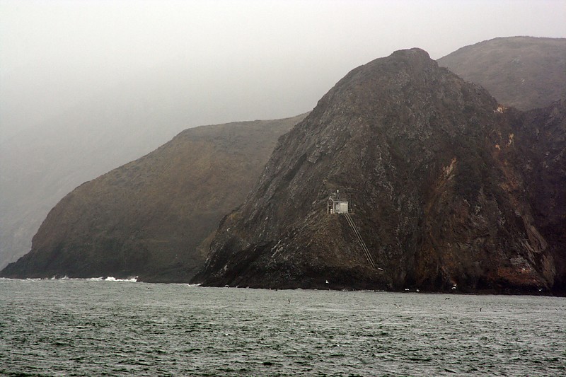 California / Point Diablo lighthouse
Photo source:[url=http://lighthousesrus.org/index.htm]www.lighthousesRus.org[/url]
Non-commercial usage with attribution allowed
Keywords: California;United States;San Francisco;Gulf of Farallones;San Francisco Bay