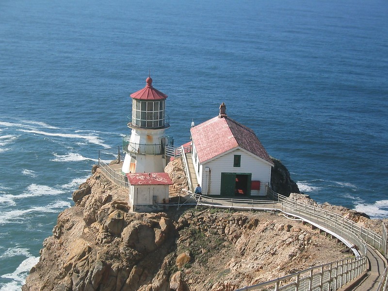 California / Point Reyes lighthouse
'Photo source:[url=http://lighthousesrus.org/index.htm]www.lighthousesRus.org[/url]
Keywords: California;United states;Pacific ocean