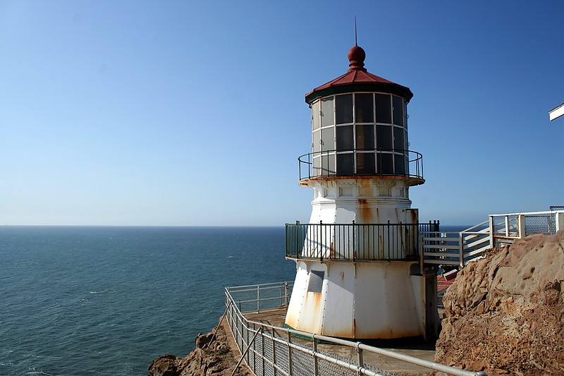 California / Point Reyes Lighthouse
Author of the photo:[url=https://www.flickr.com/photos/lighthouser/sets]Rick[/url]

Keywords: California;United states;Pacific ocean