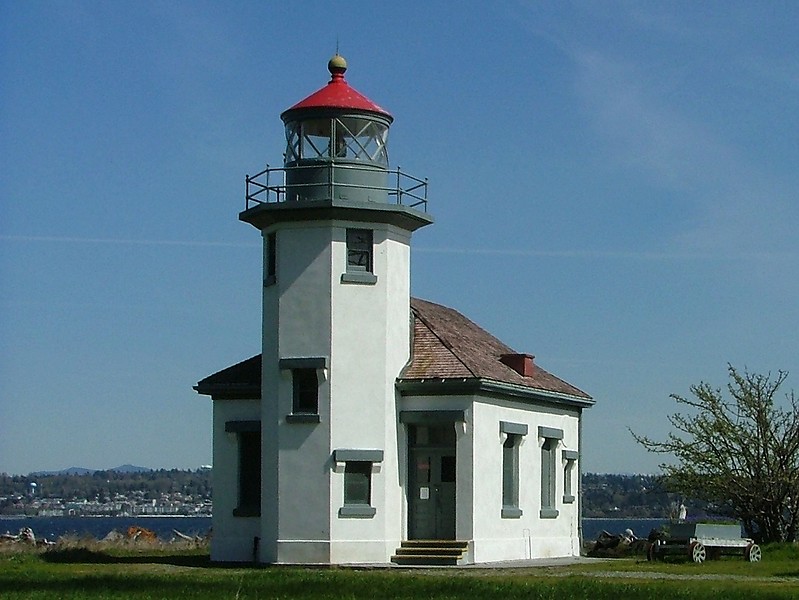 Washington / Point Robinson lighthouse
Author of the photo: [url=https://www.flickr.com/photos/larrymyhre/]Larry Myhre[/url]

Keywords: Seattle;Washington;United States