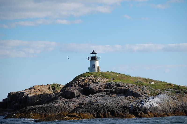 Maine / Pond Island lighthouse
Author of the photo: [url=https://www.flickr.com/photos/bobindrums/]Robert English[/url]
Keywords: Maine;Atlantic ocean;United States