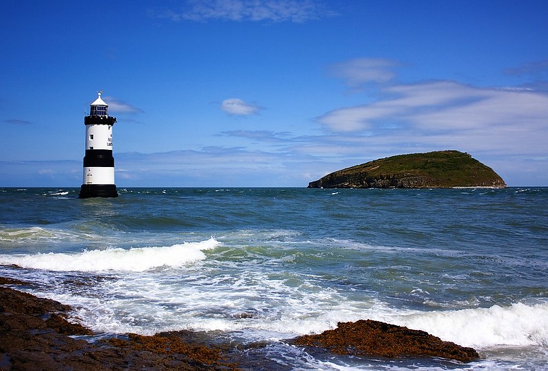 Trwyn Du lighthouse
AKA Penmon Point
Author of the photo: [url=https://www.flickr.com/photos/34919326@N00/]Fin Wright[/url]


Keywords: United Kingdom;Wales;Irish sea;Offshore