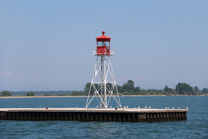 Lake Erie / Rondeau / West East Pier lighthouse
Author of the photo: [url=http://www.flickr.com/photos/21953562@N07/]C. Hanchey[/url]
Keywords: Rondeau;Canada;Ontario;Lake Erie