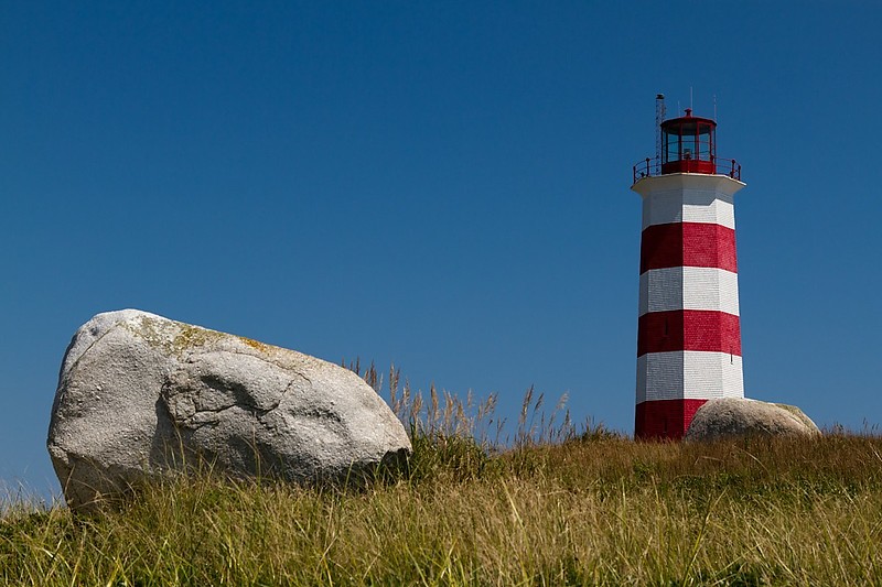 Nova Scotia / Sambro island lighthouse
The Sambro Island Lighthouse is the oldest operating beacon in the Americas, it celebrated its 250th birthday in 2008.
Author of the photo: [url=https://www.flickr.com/photos/jcrowe/sets/72157625040105310]Jordan Crowe[/url], (Creative Commons photo)
Keywords: Atlantic ocean;Canada;Nova Scotia