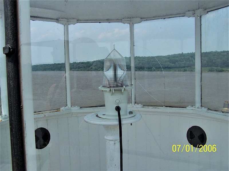 New York / Hudson river / Saugerties lighthouse - lamp
Author of the photo: [url=https://www.flickr.com/photos/bobindrums/]Robert English[/url]
Keywords: Hudson River;New York;United States;Lamp