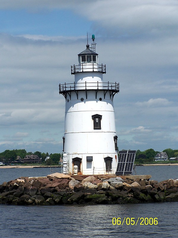 Connecticut / Saybrook Breakwater Outer lighthouse
Author of the photo: [url=https://www.flickr.com/photos/bobindrums/]Robert English[/url]

Keywords: Connecticut;United States;Atlantic ocean;Long Island Sound