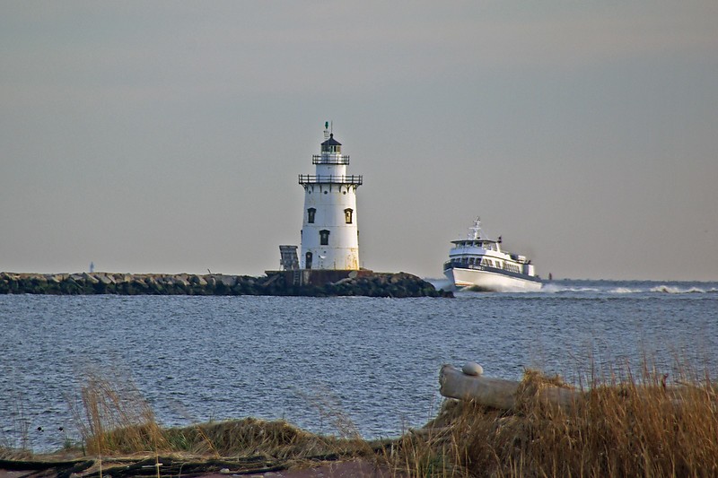 Connecticut / Saybrook Breakwater Outer lighthouse
Author of the photo: [url=http://www.flickr.com/photos/papa_charliegeorge/]Charlie Kellogg[/url]
Keywords: Connecticut;United States;Atlantic ocean;Long Island Sound