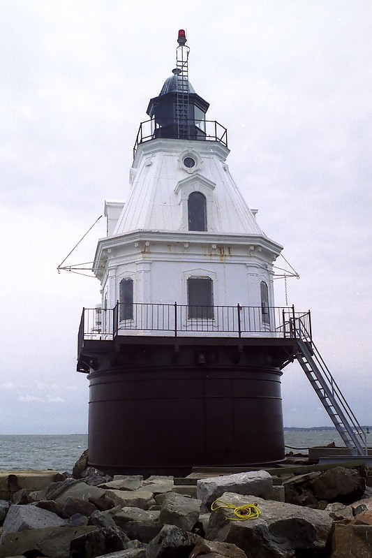 Connecticut / New Haven SouthWest Ledge lighthouse
Author of the photo: [url=https://jeremydentremont.smugmug.com/]nelights[/url]

Keywords: Connecticut;United States;Atlantic ocean