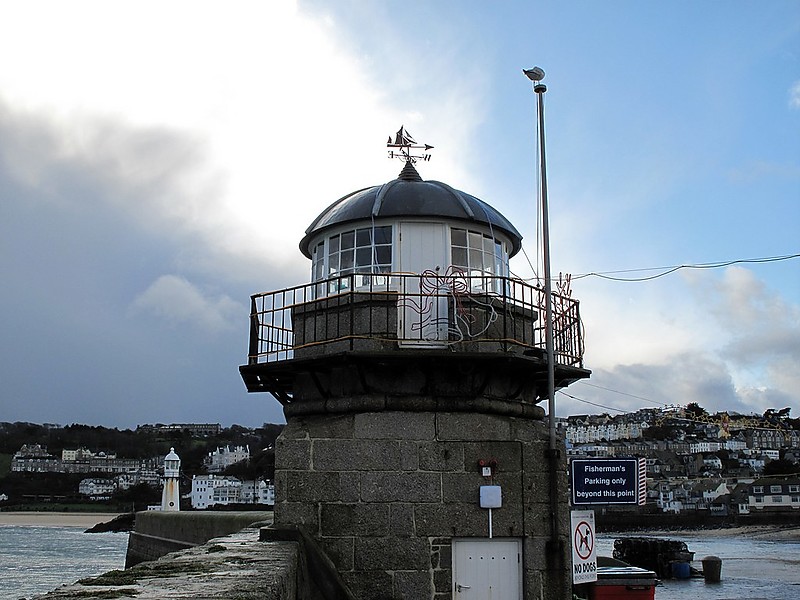 Saint Ives / Old lighthouse
Author of the photo: [url=https://www.flickr.com/photos/34919326@N00/]Fin Wright[/url]
Keywords: United Kingdom;Saint Ives;Celtic Sea;England;Cornwall