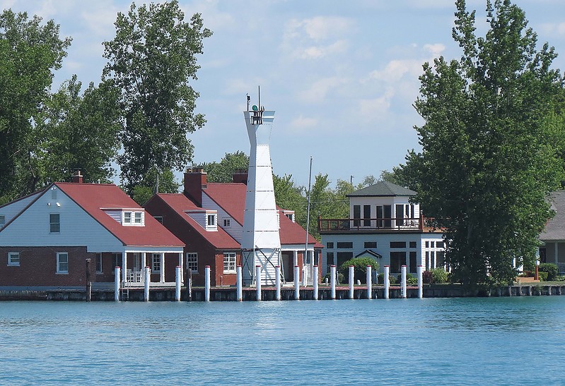 Michigan / St. Clair Flats Canal Range Front lighthouse
Author of the photo: [url=https://www.flickr.com/photos/21475135@N05/]Karl Agre[/url]

Keywords: Lake Saint Clair;Michigan;United States