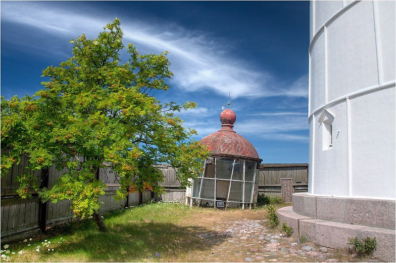 Tahkuna Neem / Tahkuna (Tackerort) Lighthouse - old lantern
Author of the photo: [url=http://www.panoramio.com/user/1496126]Tuderna[/url]

Keywords: Estonia;Hiiumaa;Baltic sea;Lantern