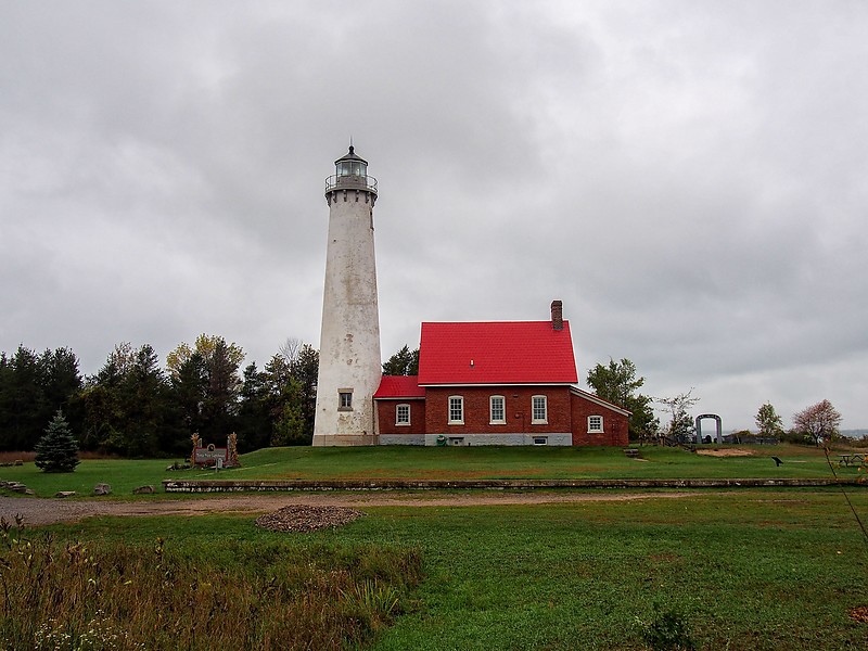 Michigan / Tawas Point lighthouse
AKA Ottawa Point
Author of the photo: [url=https://www.flickr.com/photos/selectorjonathonphotography/]Selector Jonathon Photography[/url]
Keywords: Michigan;Lake Huron;United States