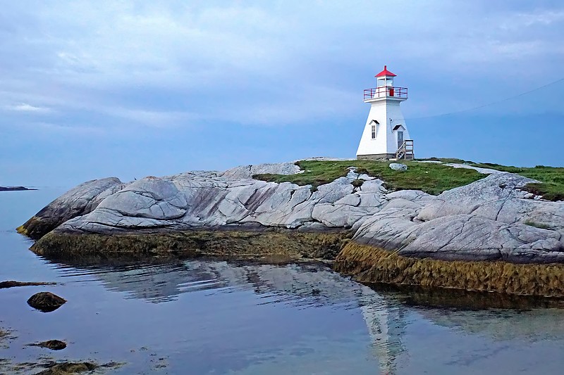 Nova Scotia / Terence Bay Lighthouse
AKA Tennant Pt
Author of the photo: [url=https://www.flickr.com/photos/archer10/]Dennis Jarvis[/url]
Keywords: Atlantic ocean;Canada;Nova Scotia