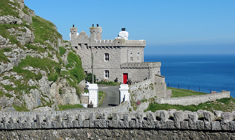 Great Orme's Head lighthouse
Lantern from other side of the building 
Author of the photo: [url=https://www.flickr.com/photos/21475135@N05/]Karl Agre[/url]

Keywords: Conwy;Wales;Irish Sea;United Kingdom
