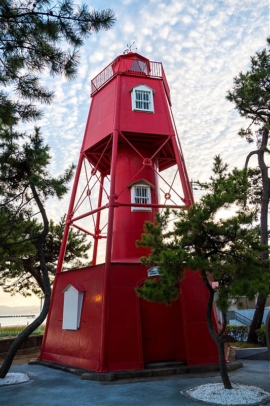 Kobe / Wada Misaki (Wadamisaki) lighthouse
Author of the photo: [url=https://www.flickr.com/photos/selectorjonathonphotography/]Selector Jonathon Photography[/url]
Keywords: Kobe;Japan;Osaka bay