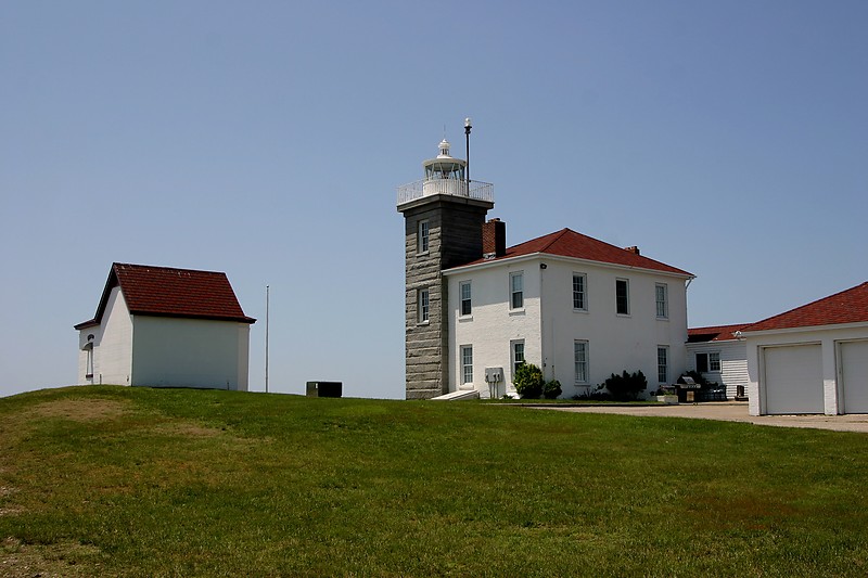 Rhode Island / Watch Hill lighthouse
Author of the photo: [url=https://www.flickr.com/photos/31291809@N05/]Will[/url]
Keywords: Rhode Island;United States;Atlantic ocean;Block Island Sound
