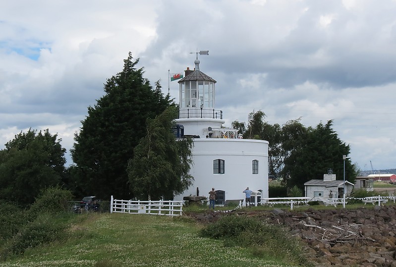 West Usk lighthouse
Author of the photo: [url=https://www.flickr.com/photos/21475135@N05/]Karl Agre[/url]
Keywords: Wales;United Kingdom;Bristol Channel;Newport