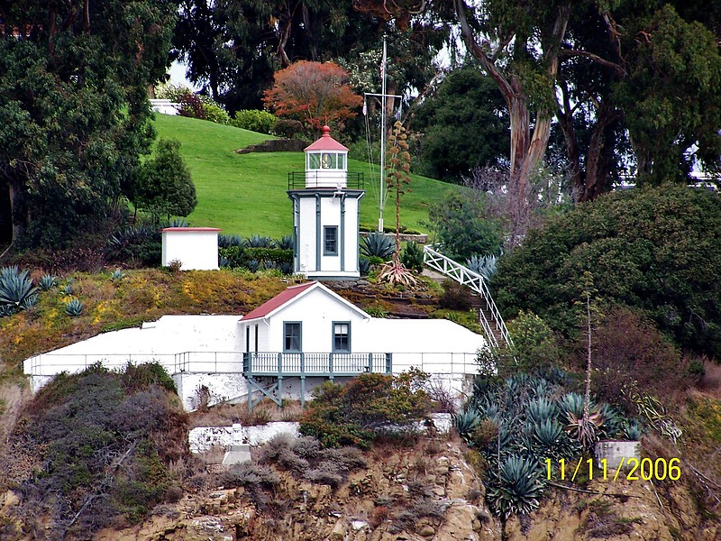 California / Yerba Buena Island lighthouse
Author of the photo: [url=https://www.flickr.com/photos/bobindrums/]Robert English[/url]
Keywords: United States;Pacific ocean;California