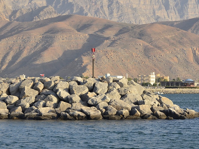 Bukha / Main Breakwater light
Keywords: Bukha;Oman;Persian Gulf;Strait of Hormuz