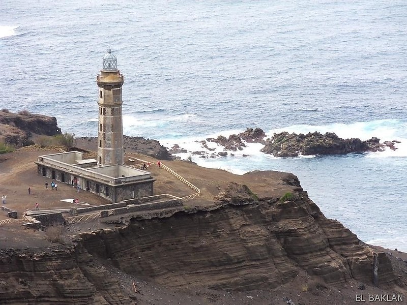 Azores / Ilha do Faial / Ponta dos Capelinhos lighthouse
According to [url=http://www.unc.edu/~rowlett/lighthouse/azo.htm]Russ[/url], the lighthouse was swamped by volcanic ash in a volcanic eruption that began on 16 September 1957. The first floor of the building remains buried in ash.
Keywords: Azores;Portugal;Ilha do Faial;Atlantic ocean