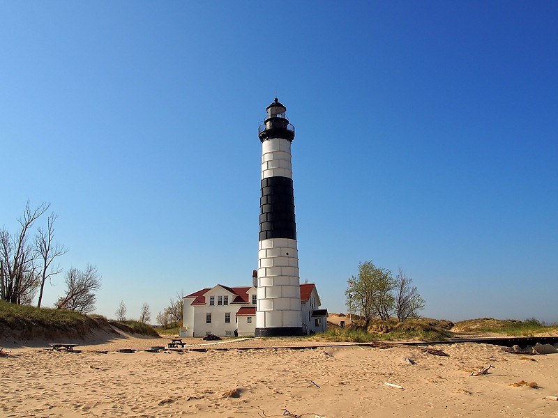 Michigan / Big Sable Point lighthouse
Author of the photo: [url=https://www.flickr.com/photos/selectorjonathonphotography/]Selector Jonathon Photography[/url]
Keywords: Michigan;Lake Michigan;United States;Siren