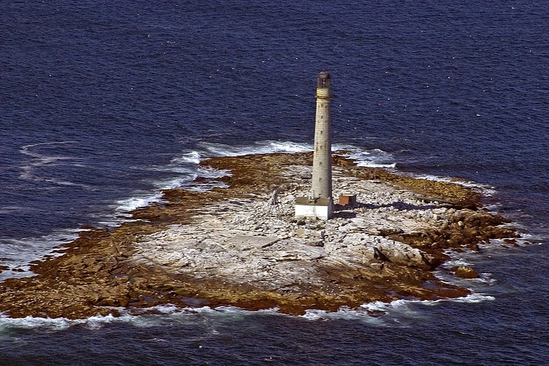 Maine / Boon Island lighthouse - aerial
Author of the photo: [url=https://jeremydentremont.smugmug.com/]nelights[/url]

Keywords: Maine;United States;Atlantic ocean;Aerial
