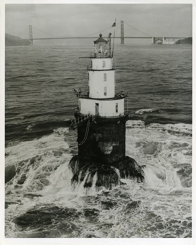 California / Mile Rocks lighthouse
Photo from [url=http://www.uscg.mil/history/weblightships/LightshipIndex.asp]US Coast Guard site[/url]
Keywords: United States;Pacific ocean;Historic;California;San Francisco;Offshore