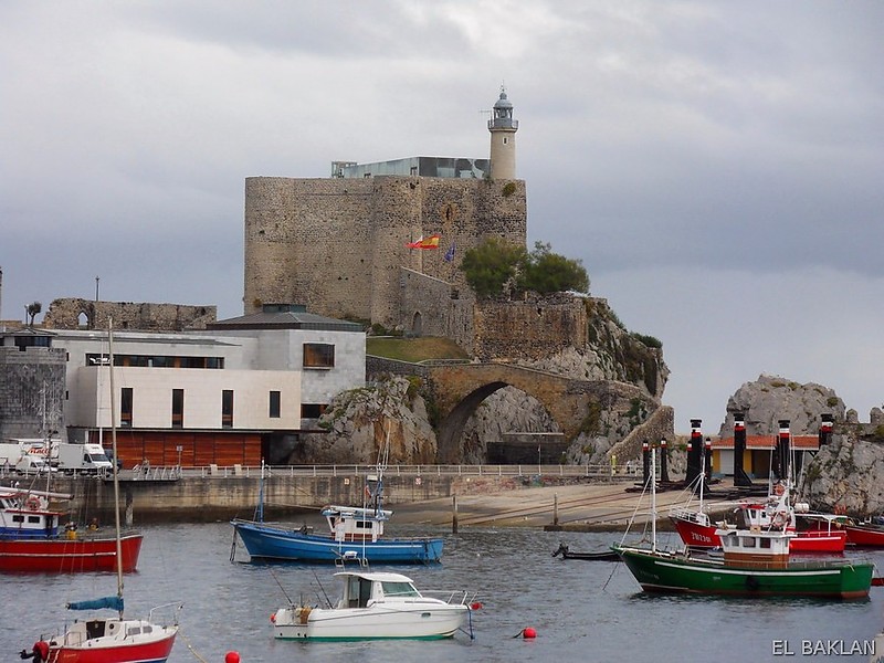 Castro-Urdiales / Castillo de Santa Ana lighthouse
Built on a 13th century castle, this is a least the third lighthouse here 
Keywords: Castro Urdiales;Spain;Bilbao;Bay of Biscay