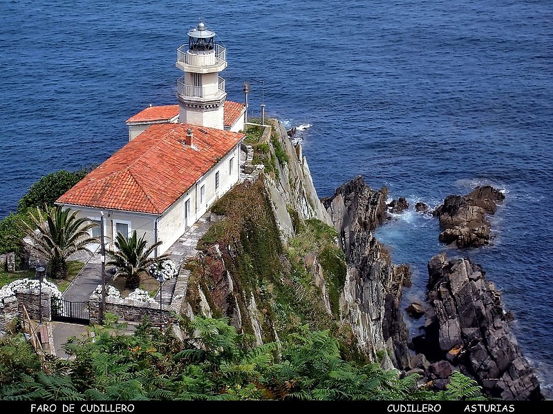 Cudillero / Punta Rebollera Lighthouse
Author of the photo: [url=https://www.flickr.com/photos/69793877@N07/]jburzuri[/url]

Keywords: Atlantic Ocean;Cantabrian Sea;Spain;Asturias;Cudillero