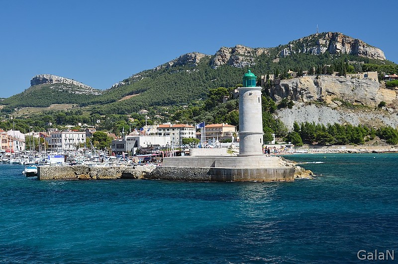 Cote d'Azur / Cassis Breakwater Lighthouse
Keywords: Cassis;France;Mediterranean sea