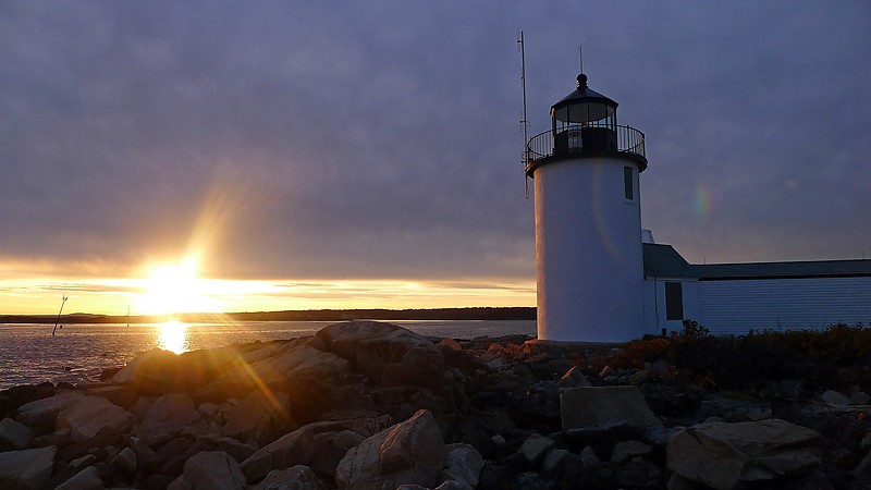 Maine / Goat Island lighthouse
Author of the photo: [url=https://jeremydentremont.smugmug.com/]nelights[/url]

Keywords: Maine;United States;Atlantic ocean;Sunset