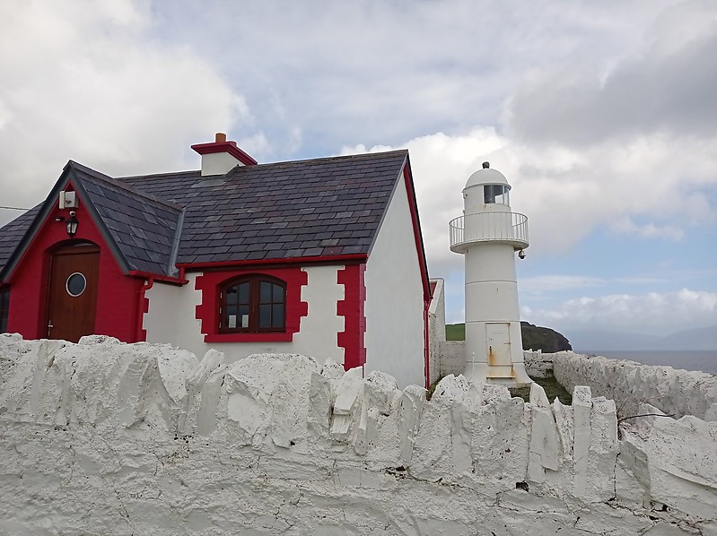 West Coast / Dingle Harbour Lighthouse
Author of the photo: [url=https://www.flickr.com/photos/81893592@N07/]Mary Healy Carter[/url]

Keywords: Ireland;Atlantic ocean;Munster