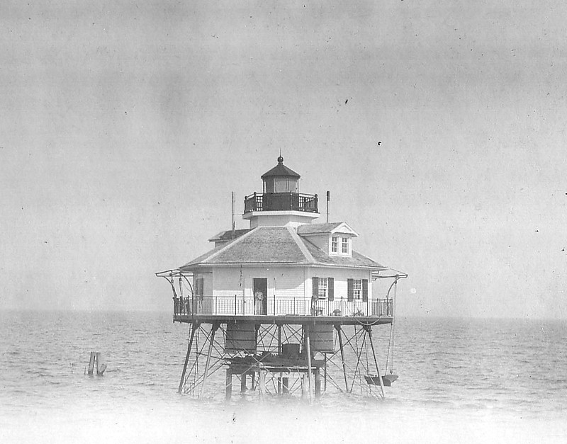 Alabama / Mobile bay / Middle bay light
Photo from [url=http://www.uscg.mil/history/weblighthouses/LHAL.asp]US Coast Guard site[/url]
Keywords: Alabama;Gulf of Mexico;United States;Historic;Offshore